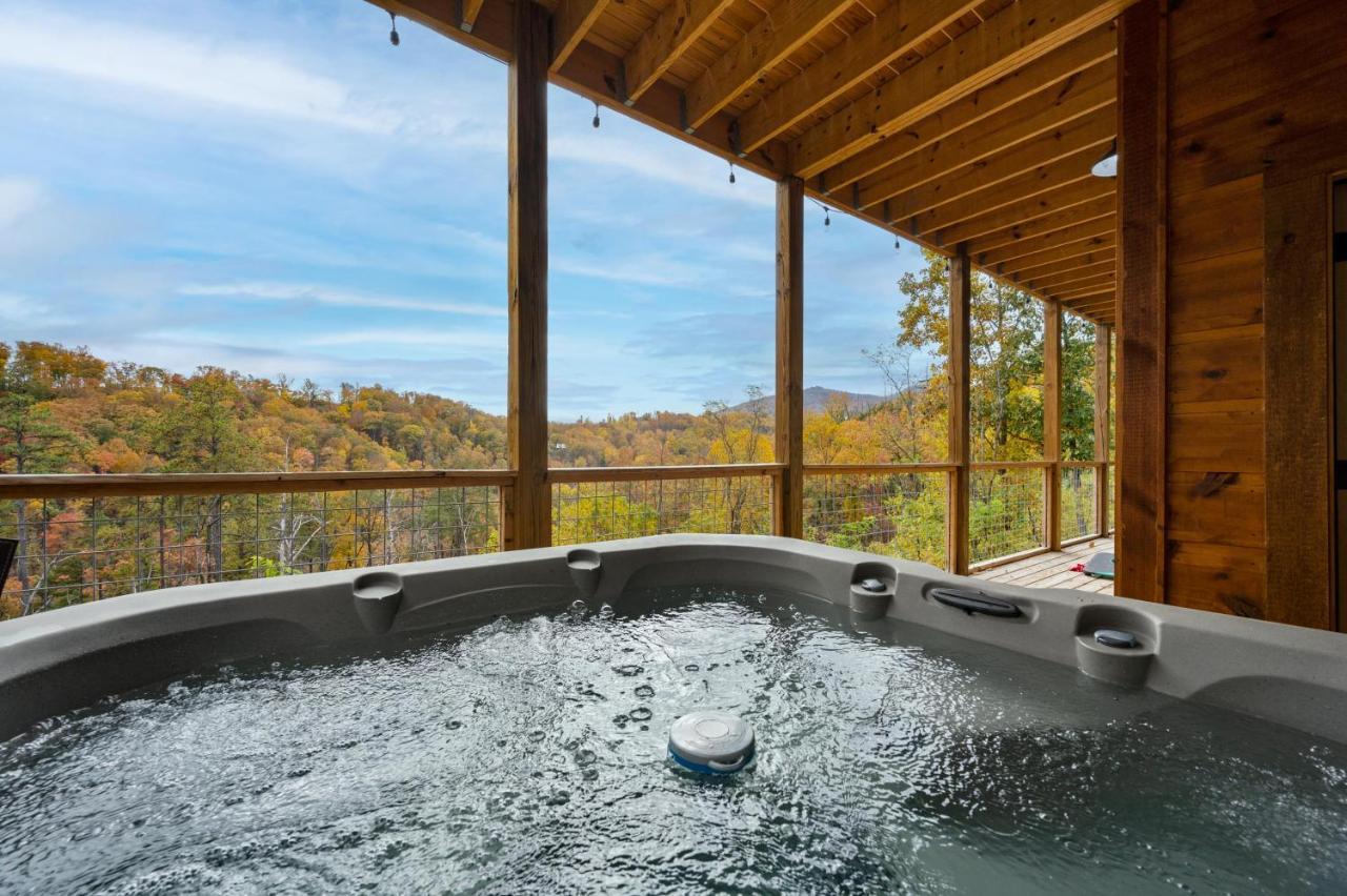 The Overlook '21 Cabin: Scenic Views with Hot Tub and Game Room Gatlinburg Exterior photo
