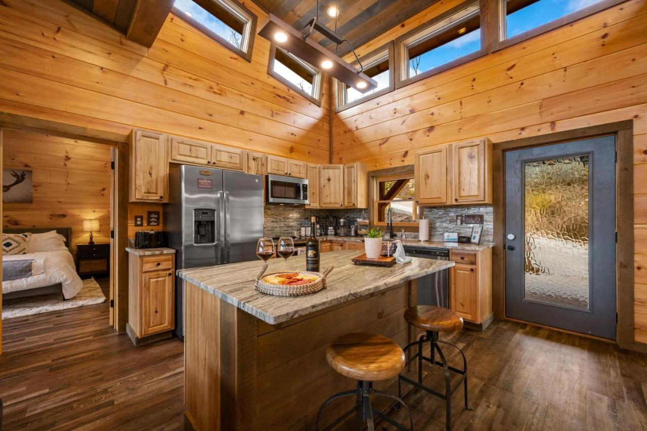 The Overlook '21 Cabin: Scenic Views with Hot Tub and Game Room Gatlinburg Exterior photo