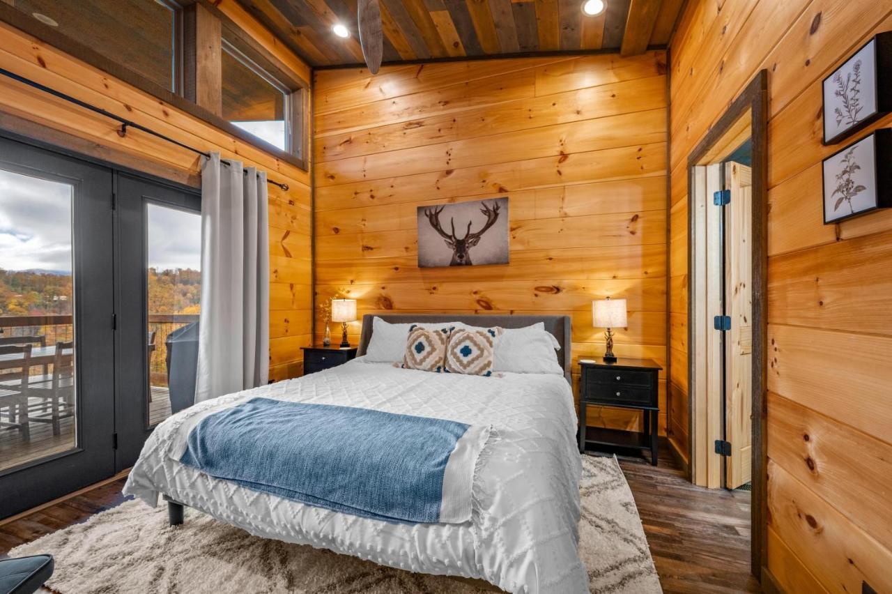 The Overlook '21 Cabin: Scenic Views with Hot Tub and Game Room Gatlinburg Exterior photo