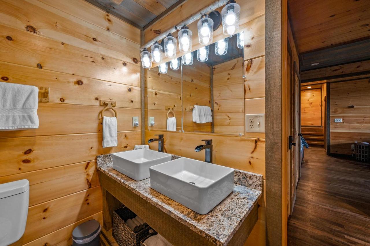 The Overlook '21 Cabin: Scenic Views with Hot Tub and Game Room Gatlinburg Exterior photo