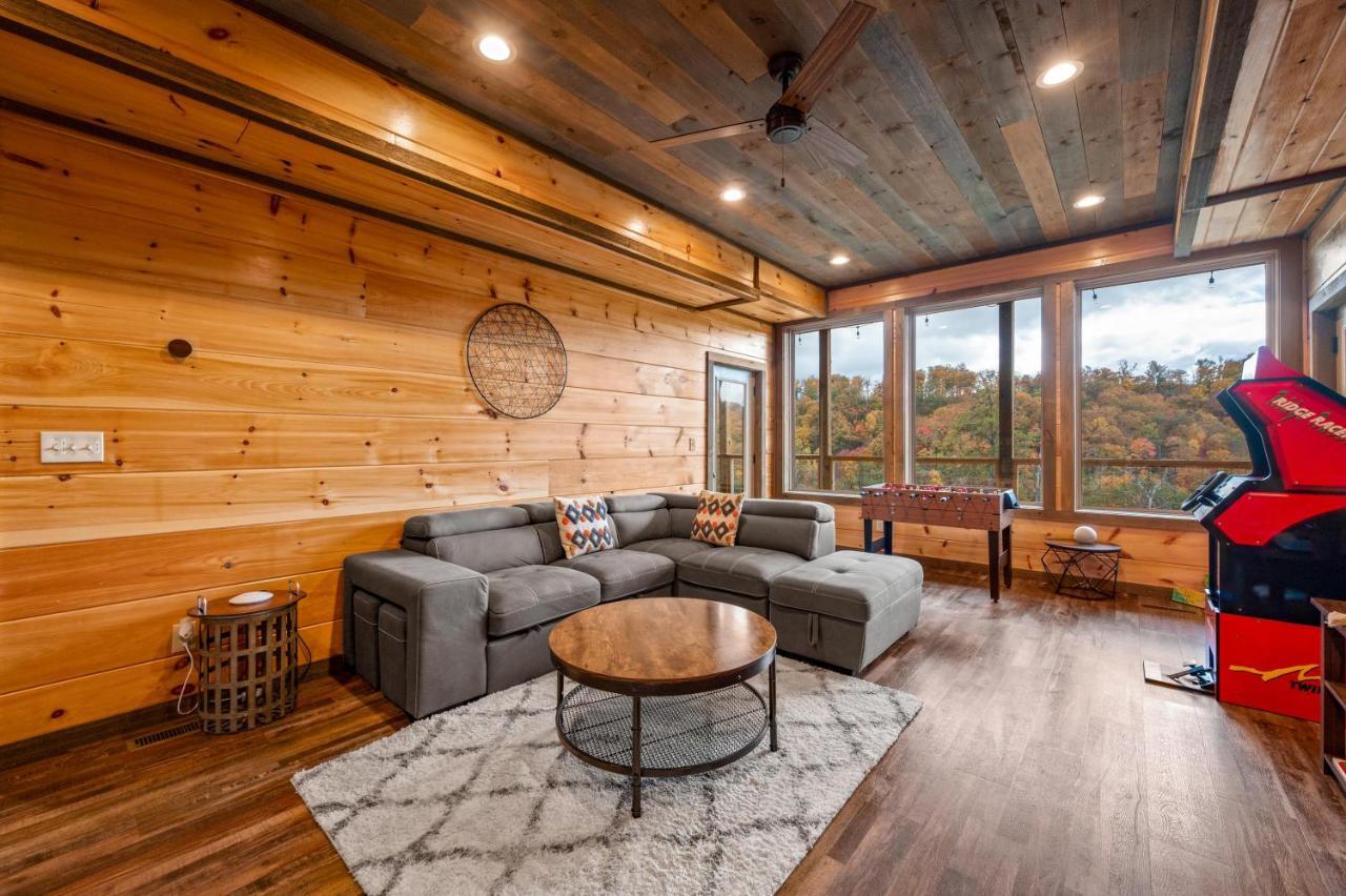 The Overlook '21 Cabin: Scenic Views with Hot Tub and Game Room Gatlinburg Exterior photo