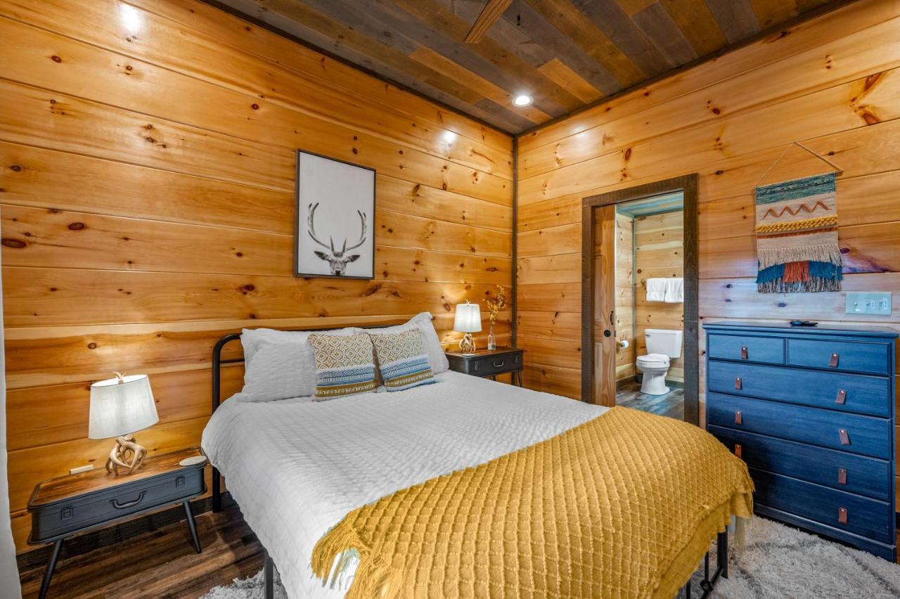 The Overlook '21 Cabin: Scenic Views with Hot Tub and Game Room Gatlinburg Exterior photo