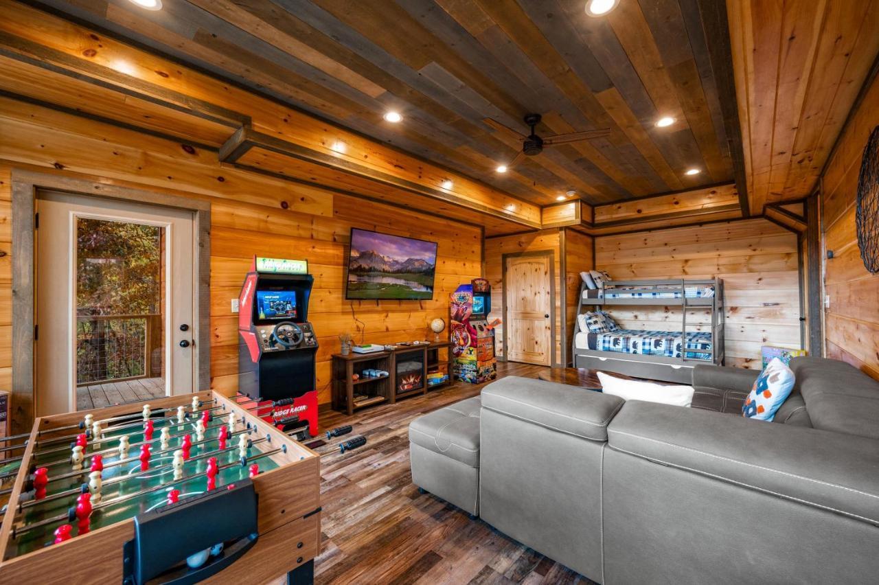 The Overlook '21 Cabin: Scenic Views with Hot Tub and Game Room Gatlinburg Exterior photo