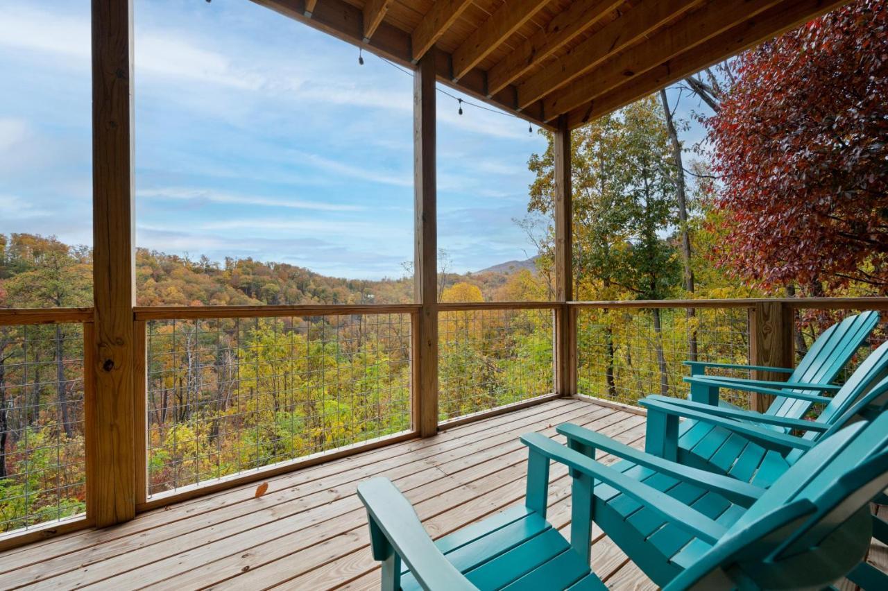 The Overlook '21 Cabin: Scenic Views with Hot Tub and Game Room Gatlinburg Exterior photo