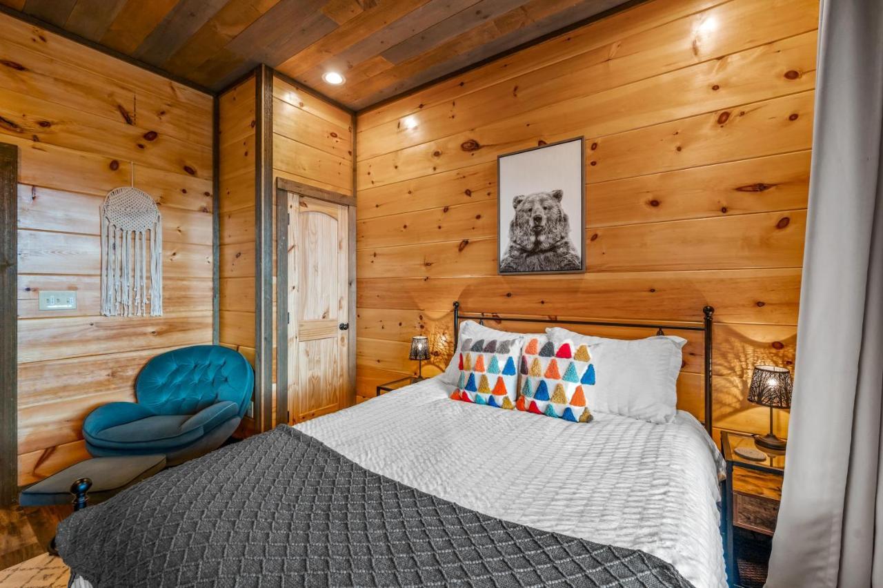 The Overlook '21 Cabin: Scenic Views with Hot Tub and Game Room Gatlinburg Exterior photo