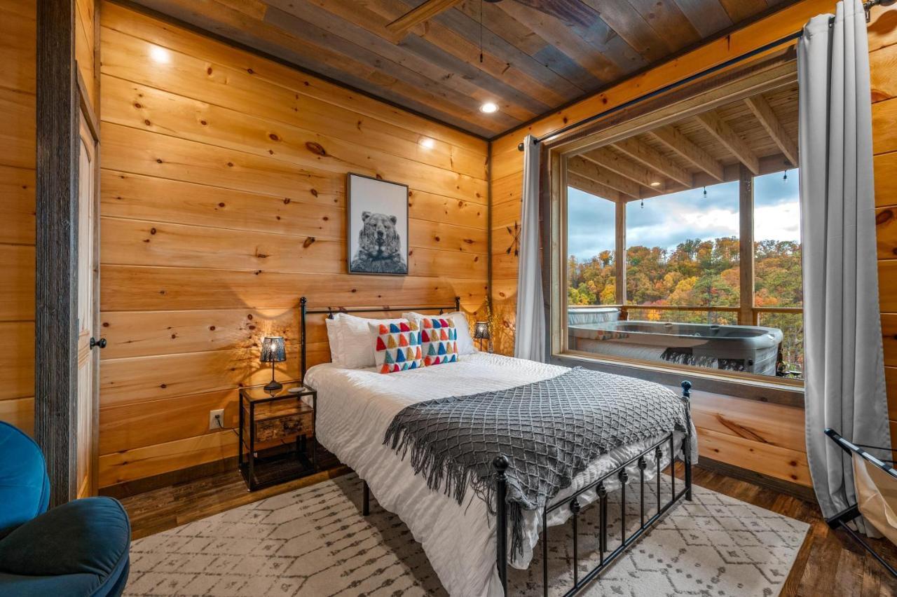 The Overlook '21 Cabin: Scenic Views with Hot Tub and Game Room Gatlinburg Exterior photo