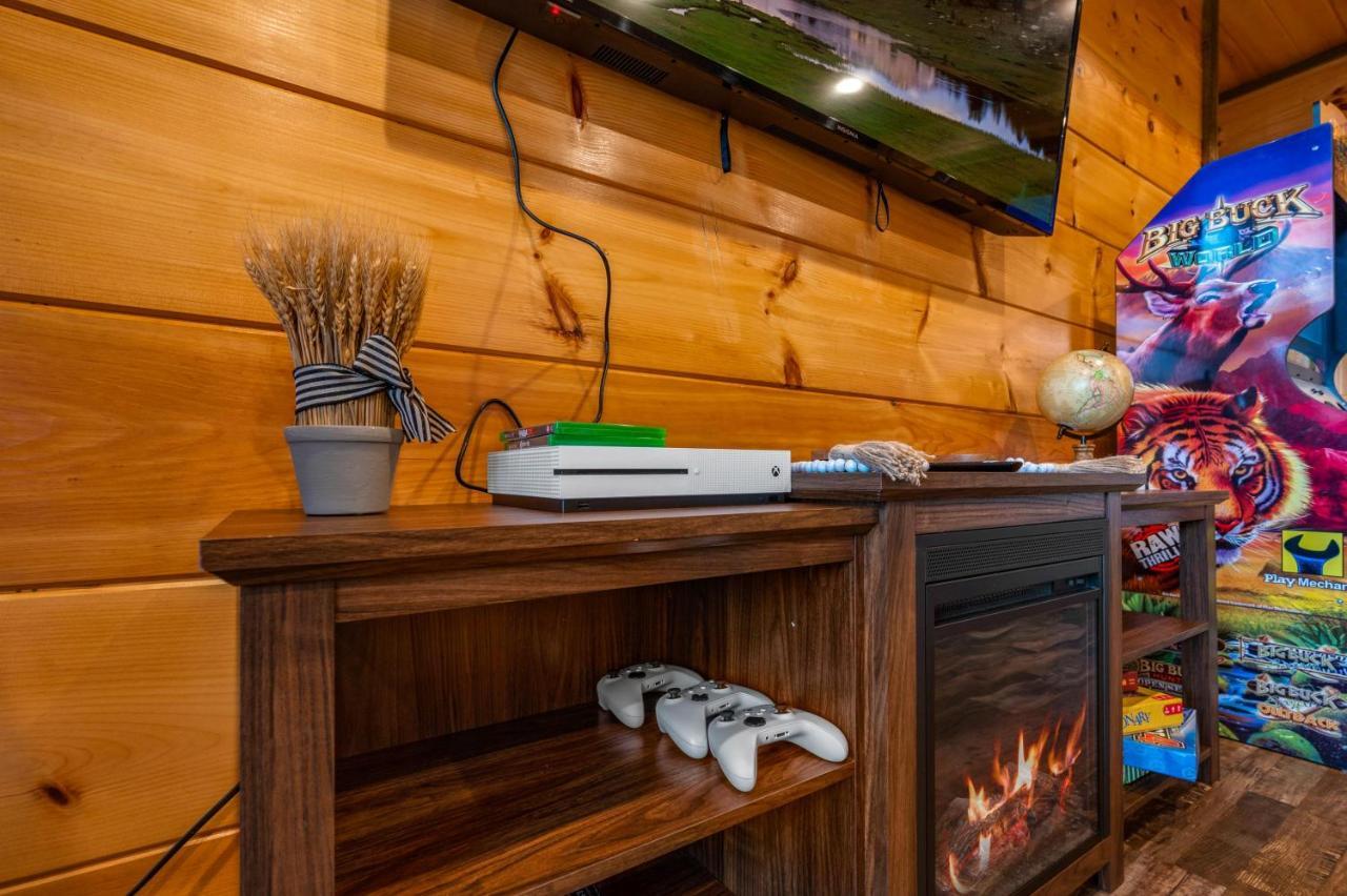 The Overlook '21 Cabin: Scenic Views with Hot Tub and Game Room Gatlinburg Exterior photo