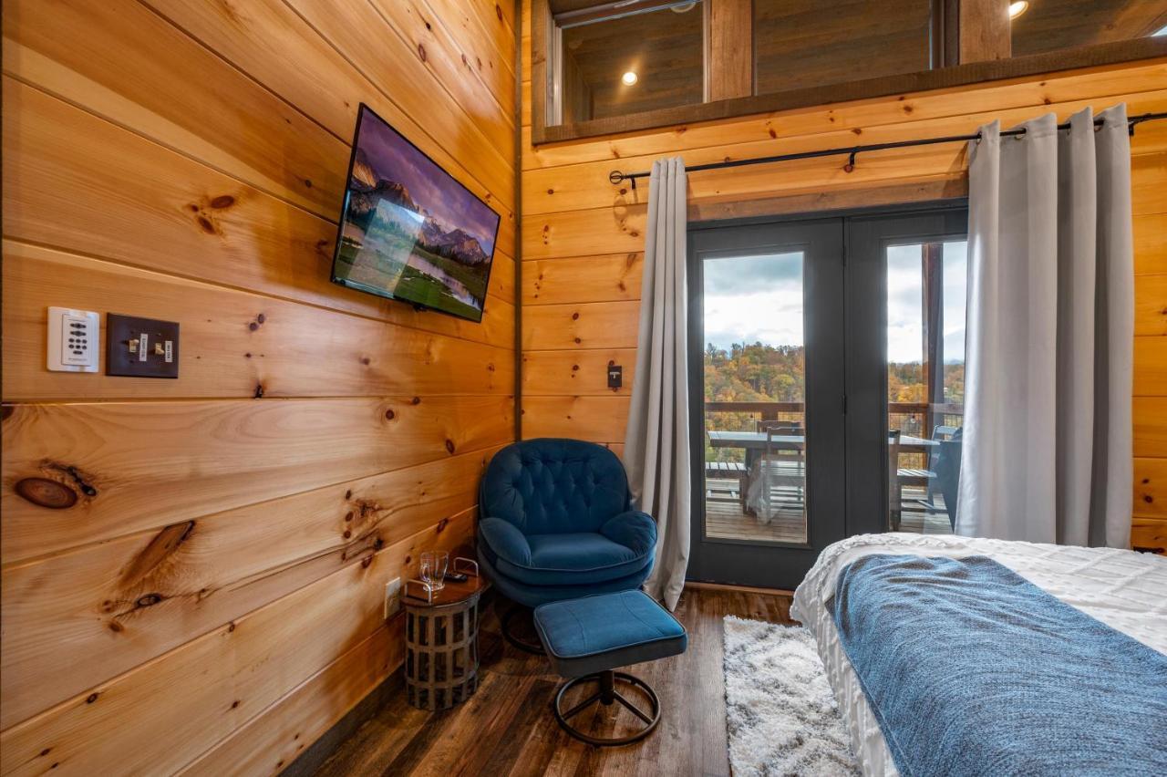 The Overlook '21 Cabin: Scenic Views with Hot Tub and Game Room Gatlinburg Exterior photo