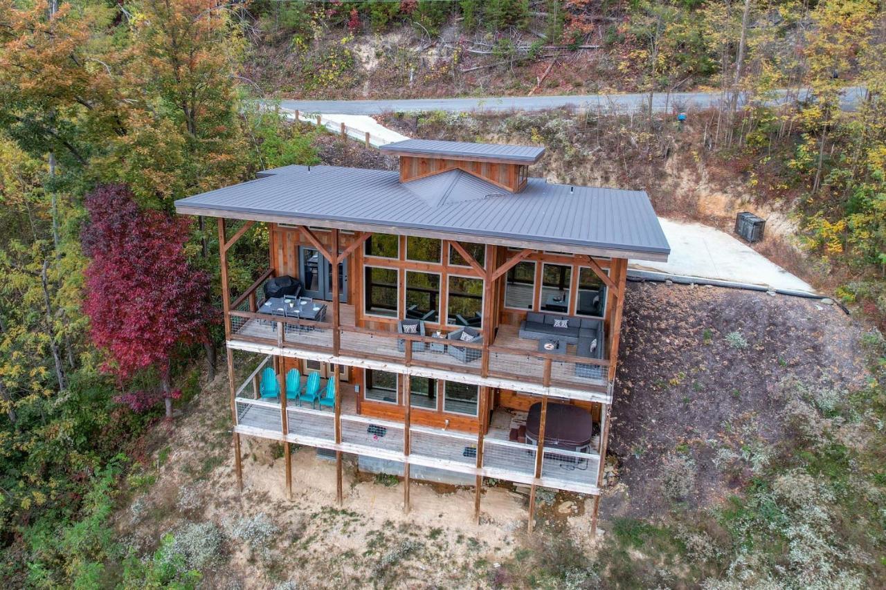 The Overlook '21 Cabin: Scenic Views with Hot Tub and Game Room Gatlinburg Exterior photo
